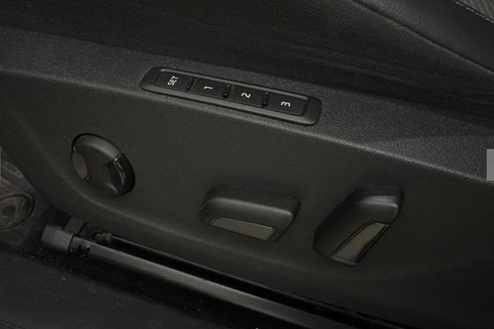 Grå Skoda Enyaq fra 2023