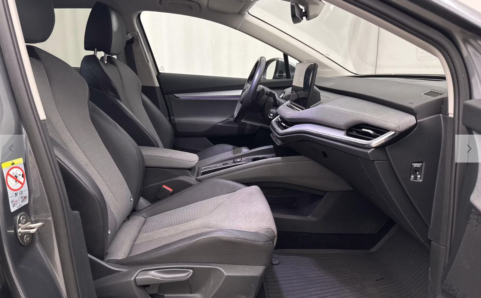 Grå Skoda Enyaq fra 2023