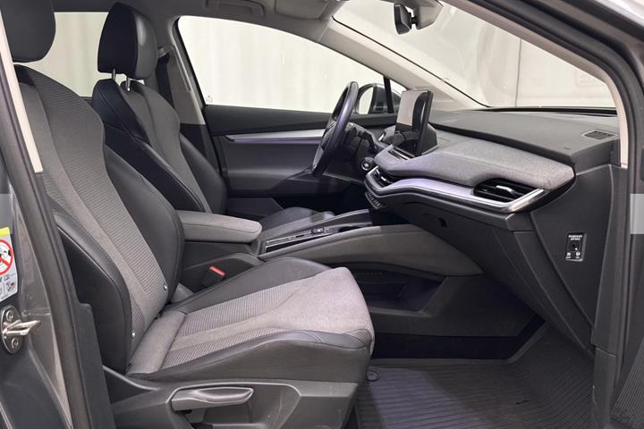 Grå Skoda Enyaq fra 2023