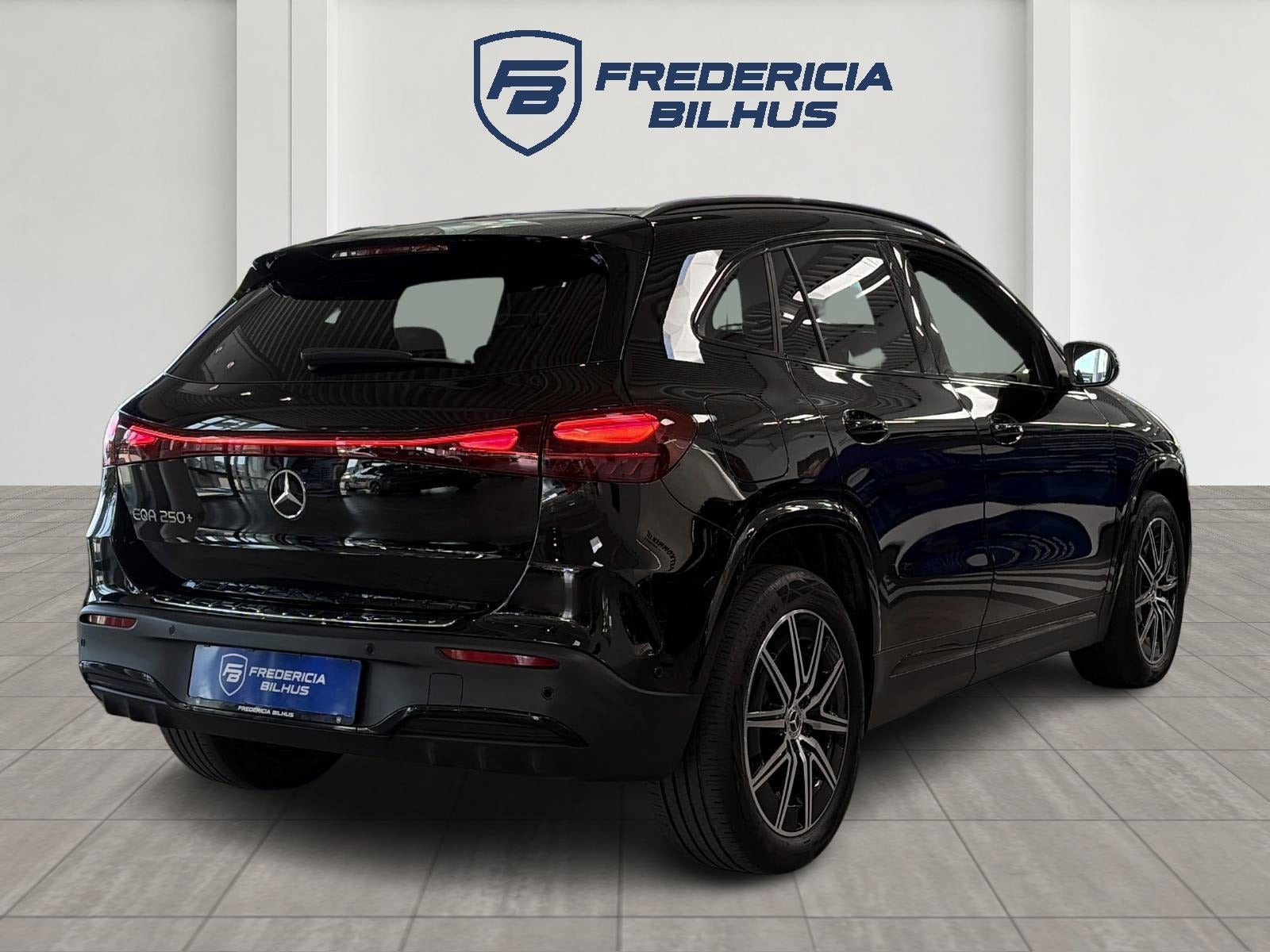 Sort Mercedes EQA250+ fra 2024