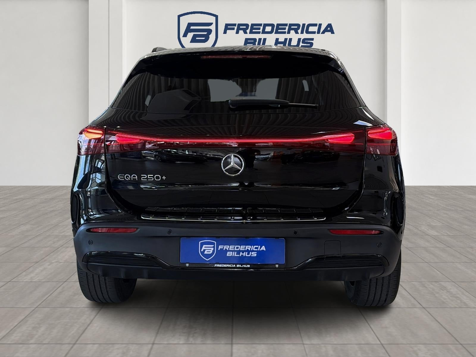 Sort Mercedes EQA250+ fra 2024