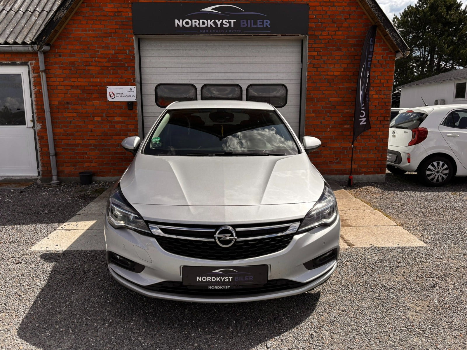 Sølv Opel Astra fra 2016