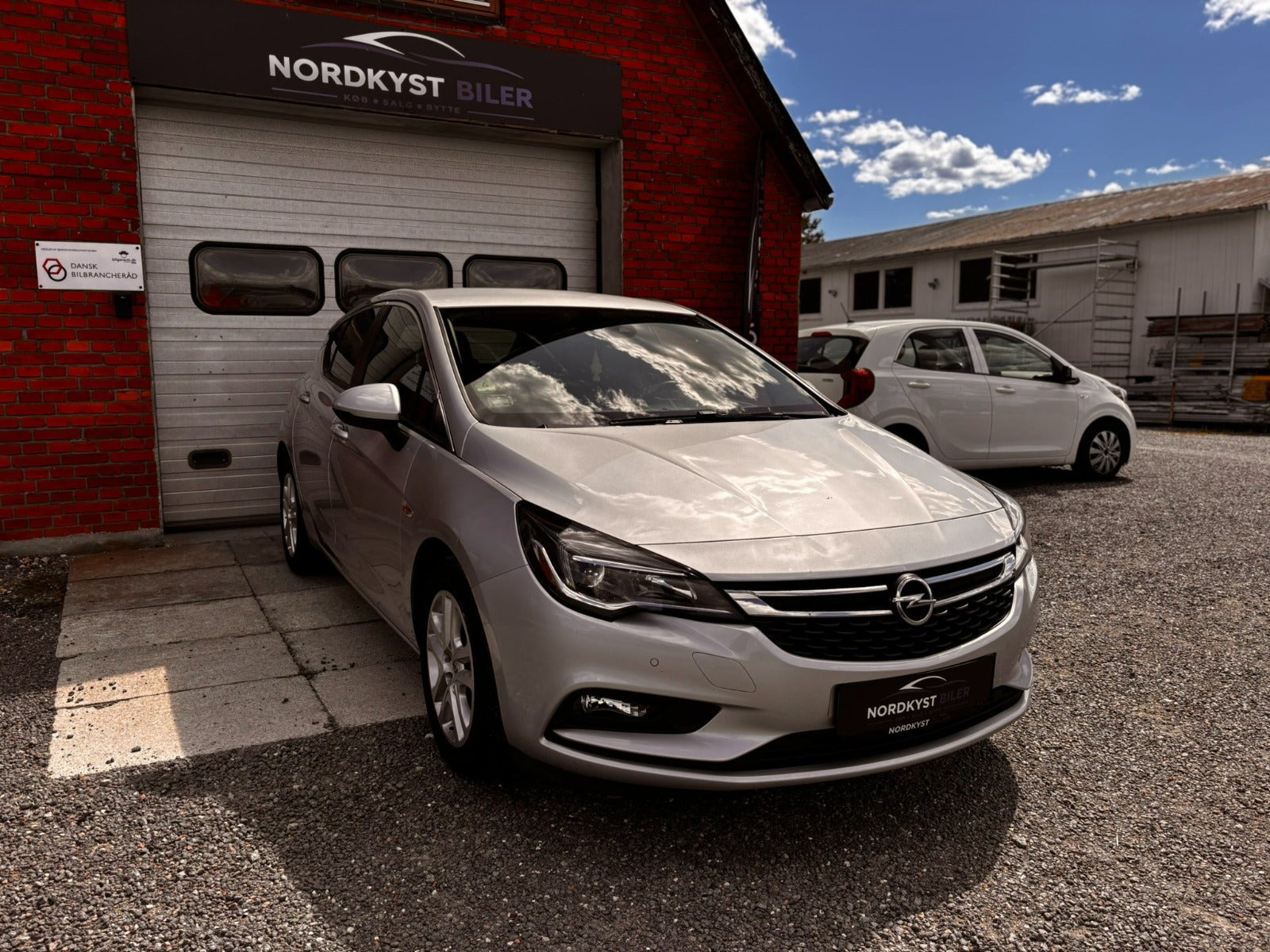 Sølv Opel Astra fra 2016