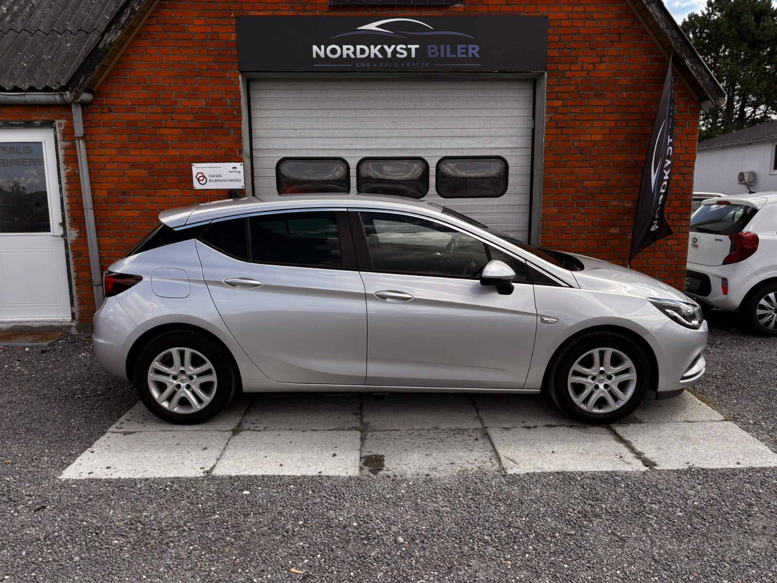 Sølv Opel Astra fra 2016