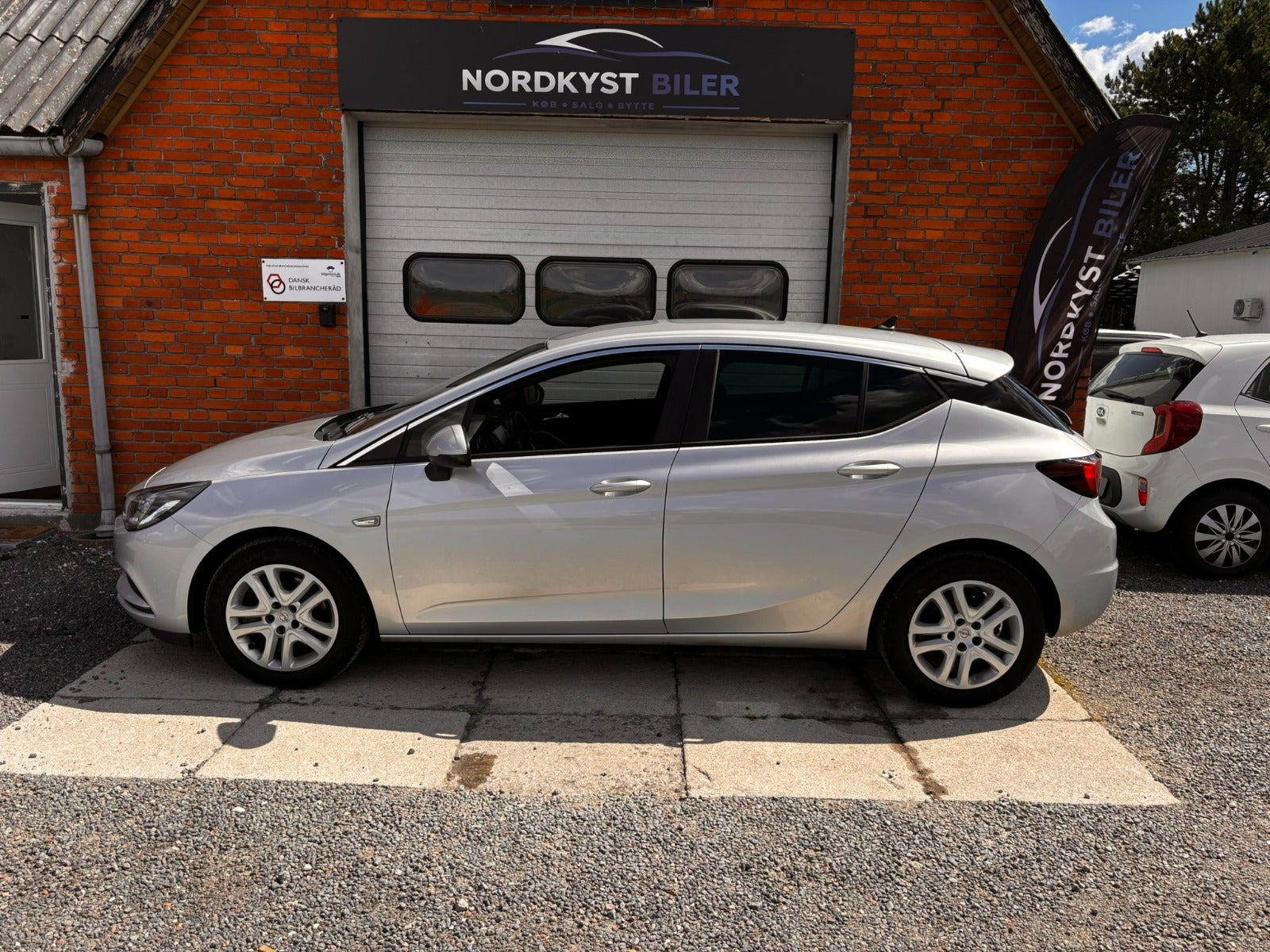 Sølv Opel Astra fra 2016