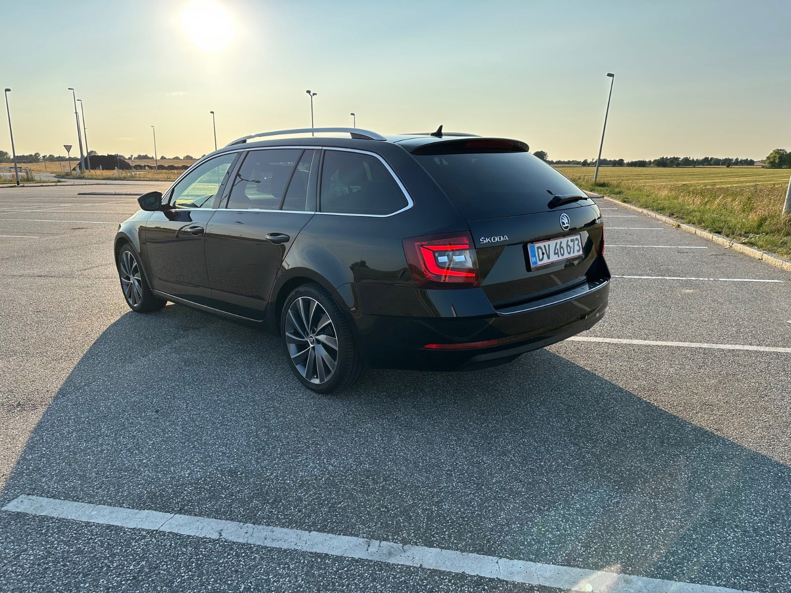 Sort Skoda Octavia fra 2019