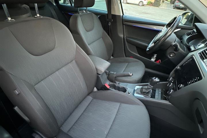 Sort Skoda Octavia fra 2019