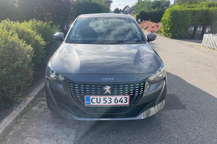 Grå Peugeot 208 fra 2020