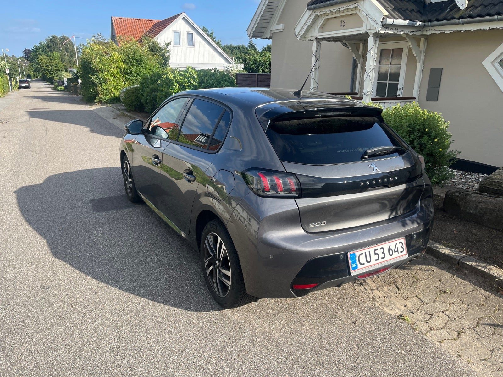Grå Peugeot 208 fra 2020