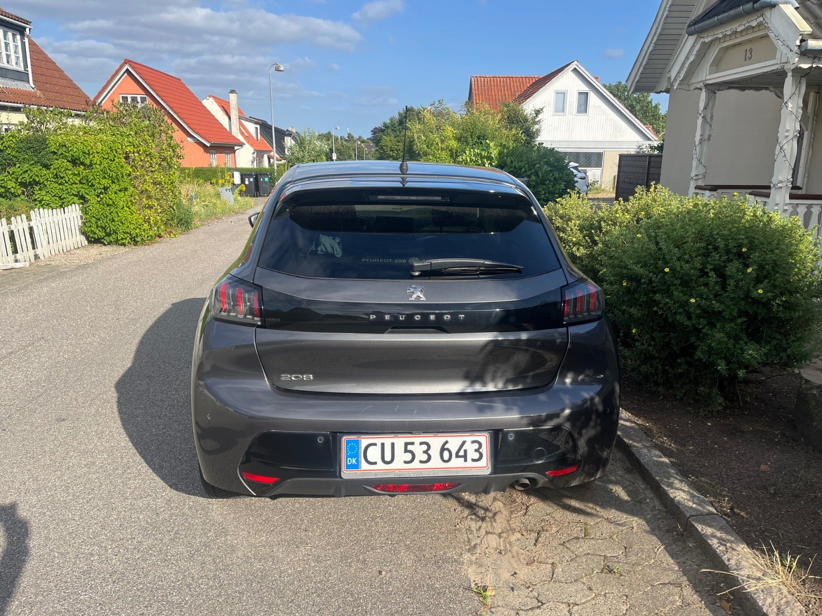 Grå Peugeot 208 fra 2020
