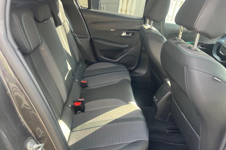Grå Peugeot 208 fra 2020