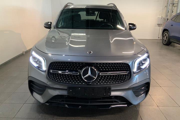 Grå Mercedes GLB200 d fra 2021