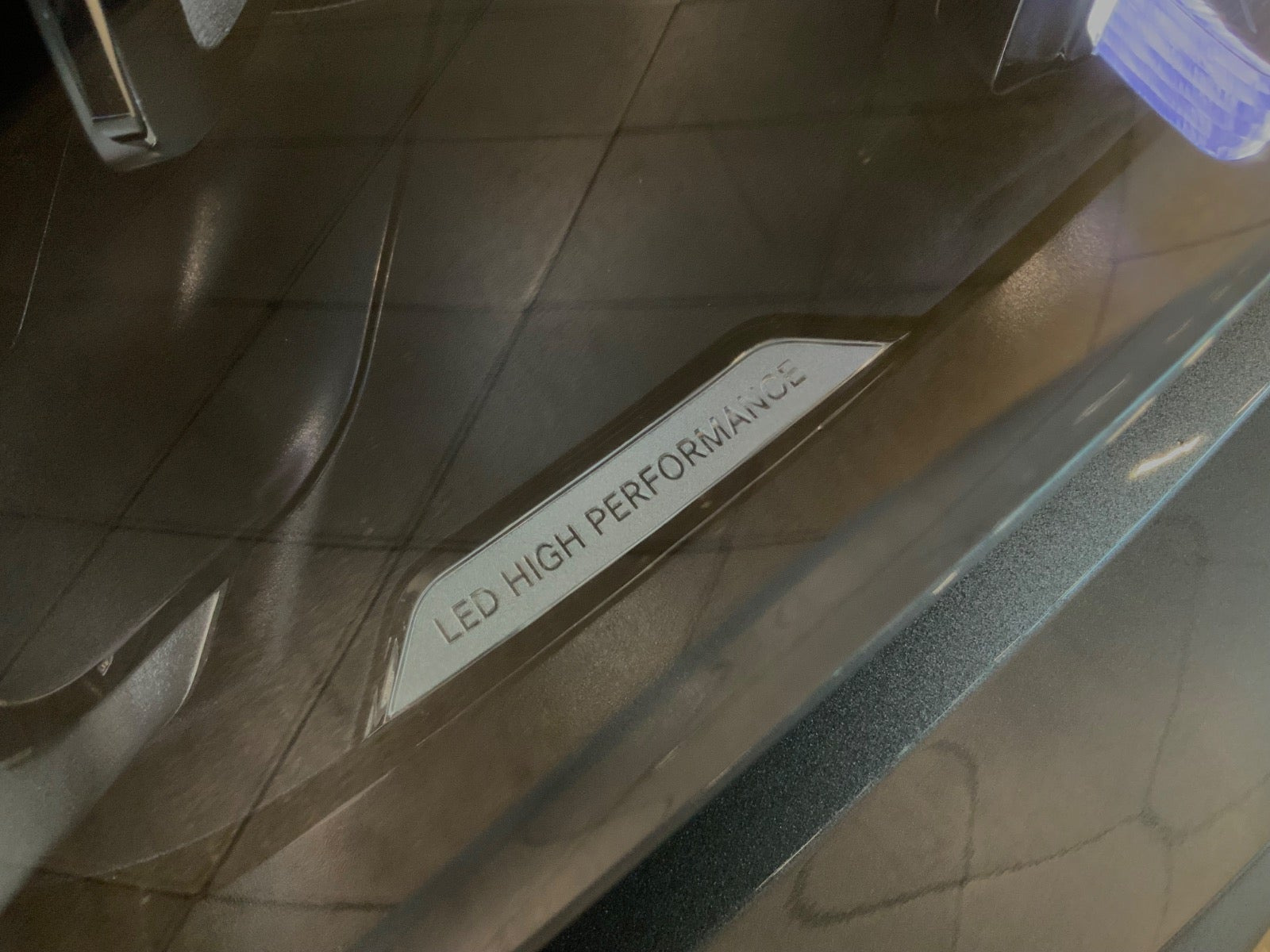 Grå Mercedes GLB200 d fra 2021