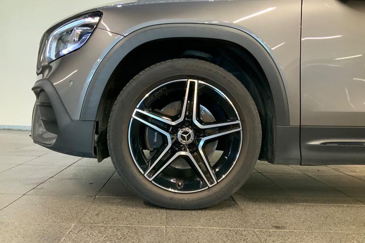 Grå Mercedes GLB200 d fra 2021