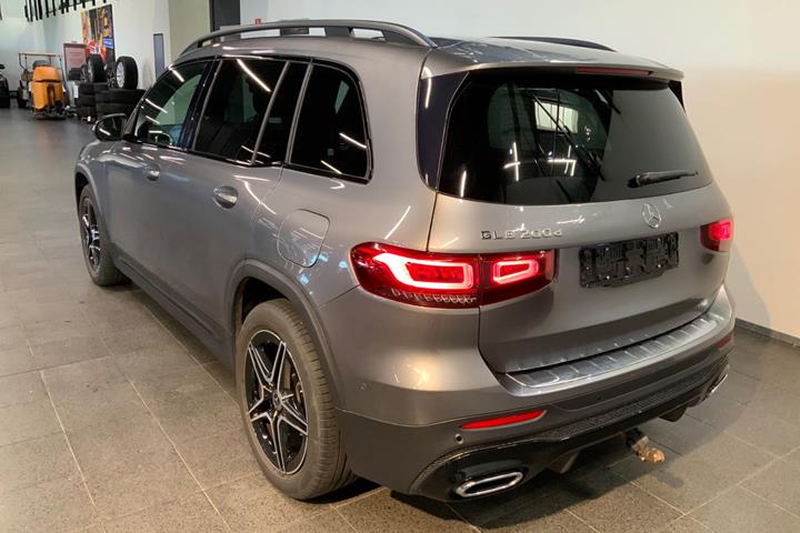 Grå Mercedes GLB200 d fra 2021