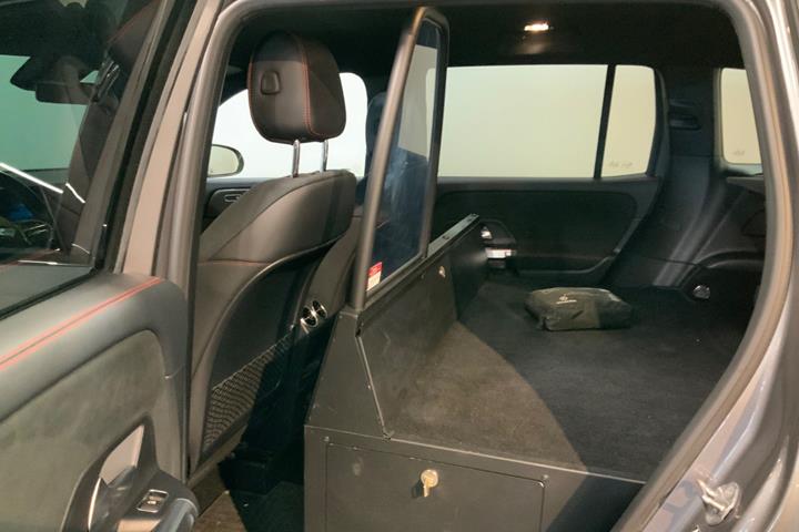 Grå Mercedes GLB200 d fra 2021