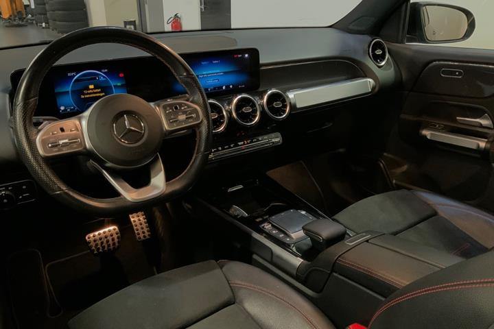 Grå Mercedes GLB200 d fra 2021