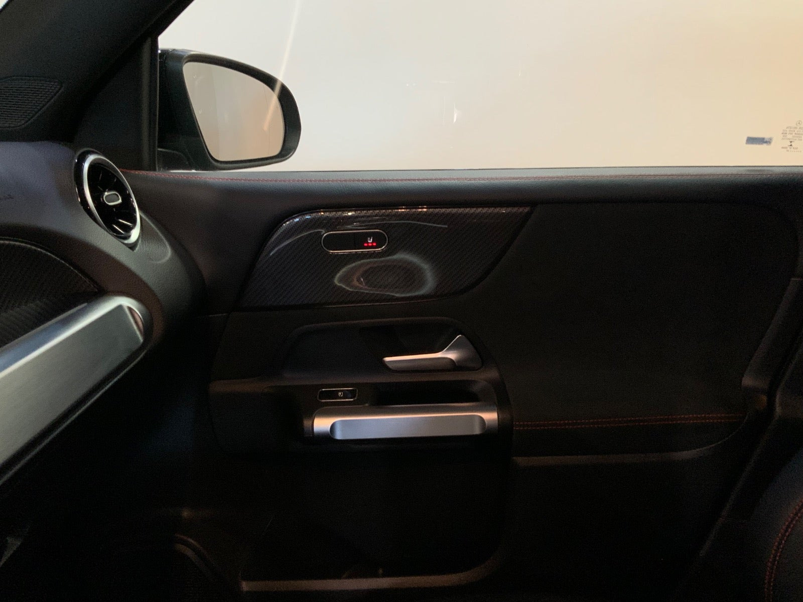 Grå Mercedes GLB200 d fra 2021