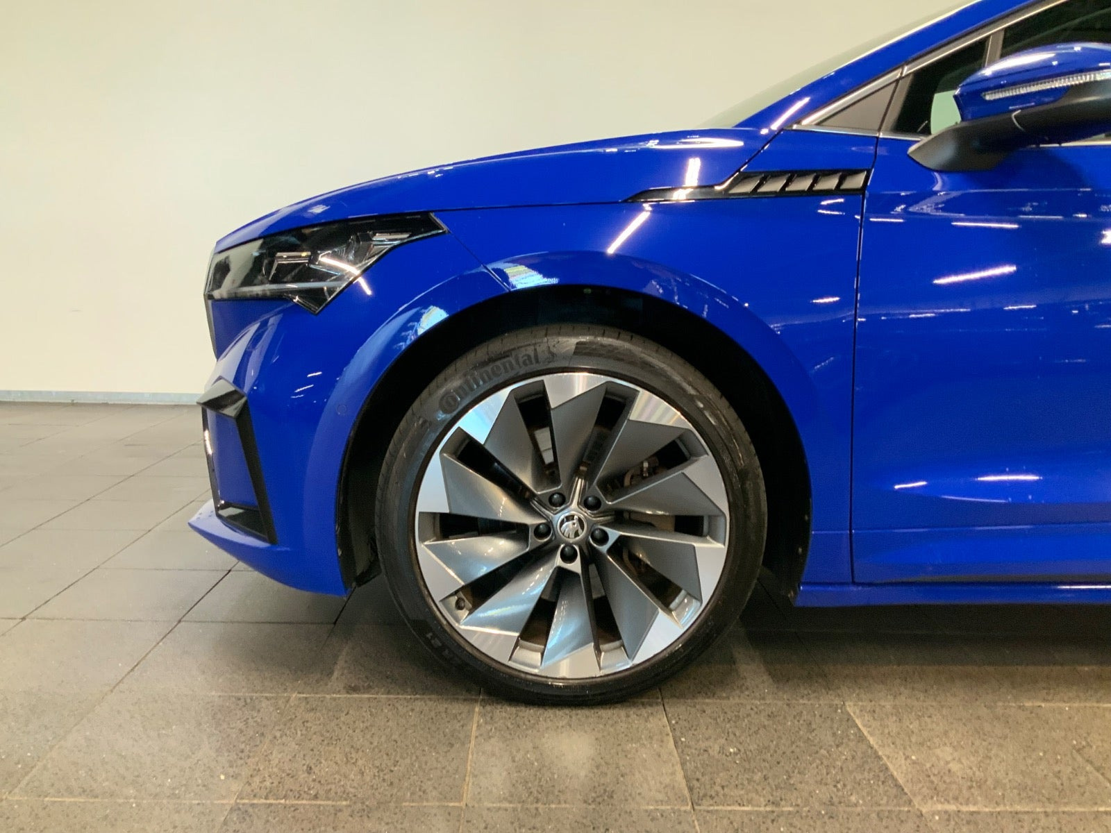 Blå Skoda Enyaq fra 2022