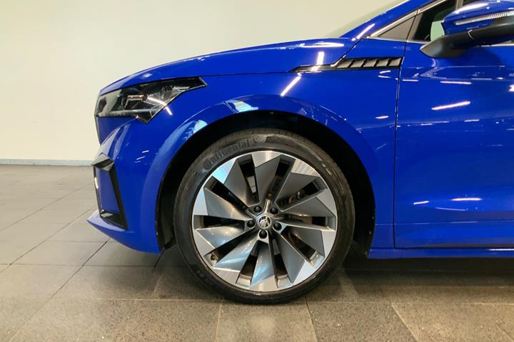 Blå Skoda Enyaq fra 2022