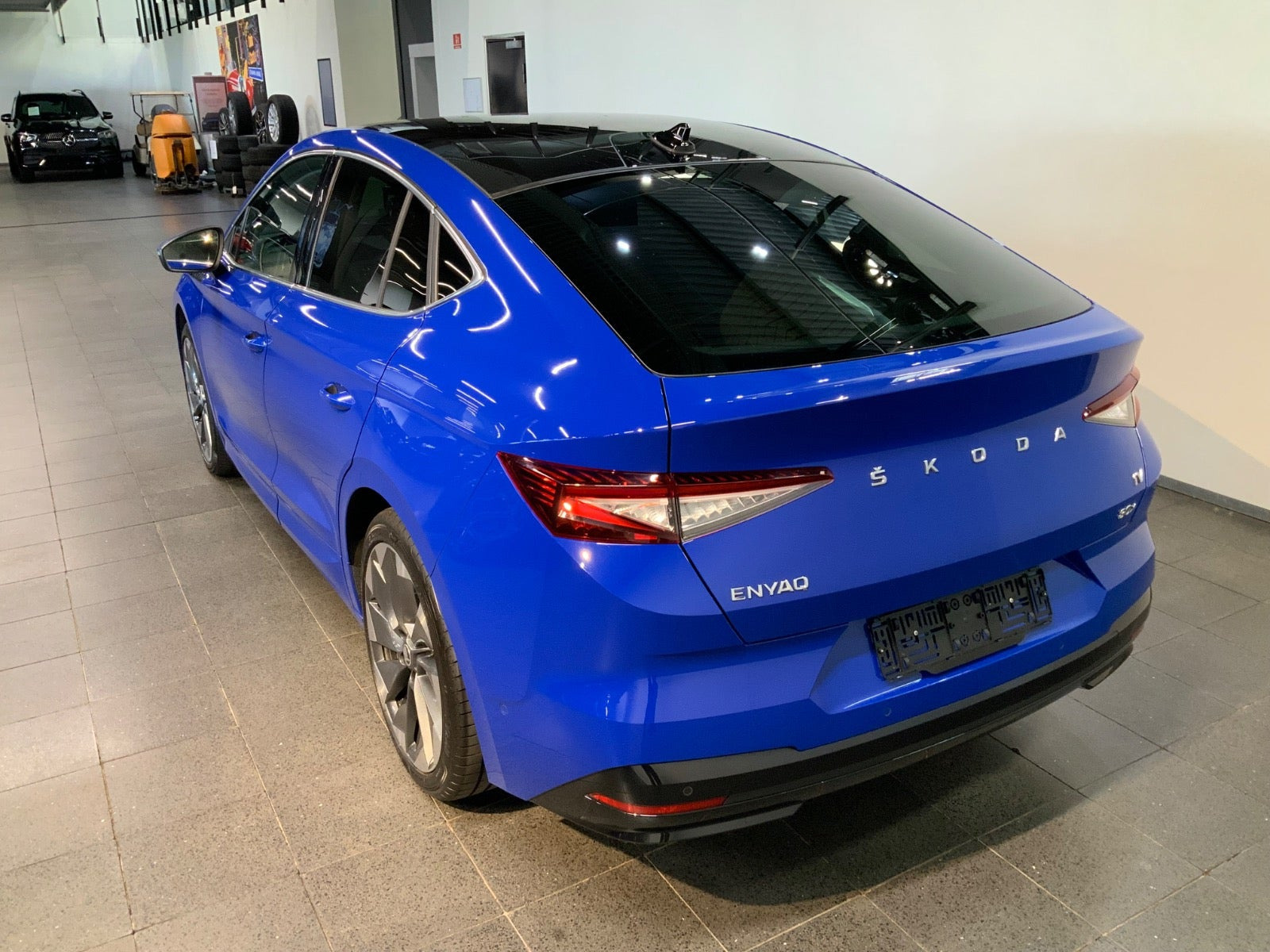 Blå Skoda Enyaq fra 2022
