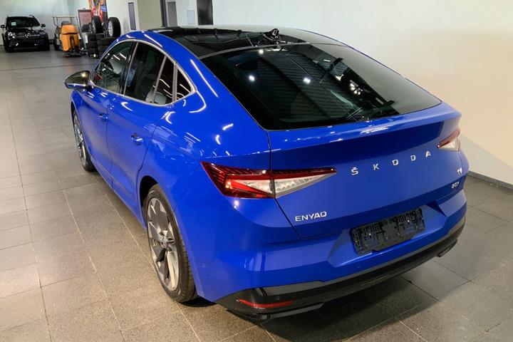 Blå Skoda Enyaq fra 2022