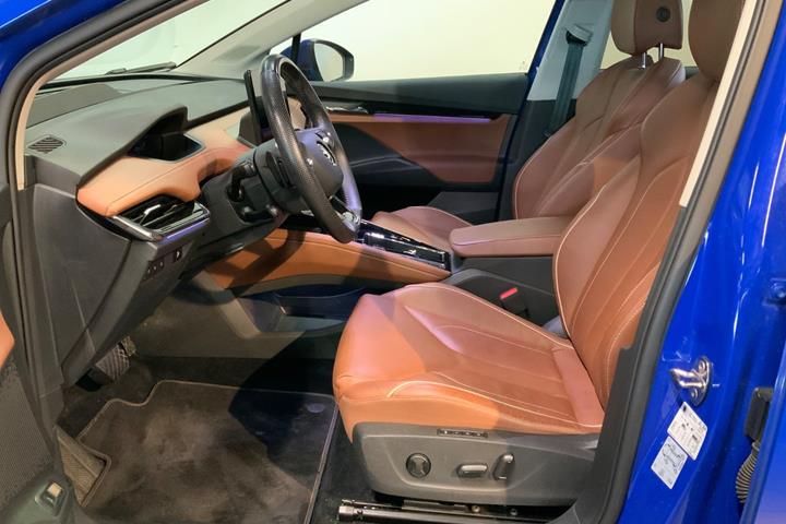 Blå Skoda Enyaq fra 2022
