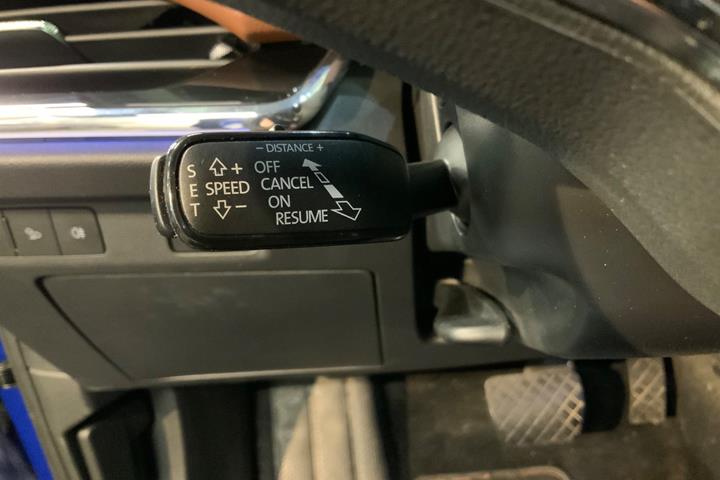 Blå Skoda Enyaq fra 2022
