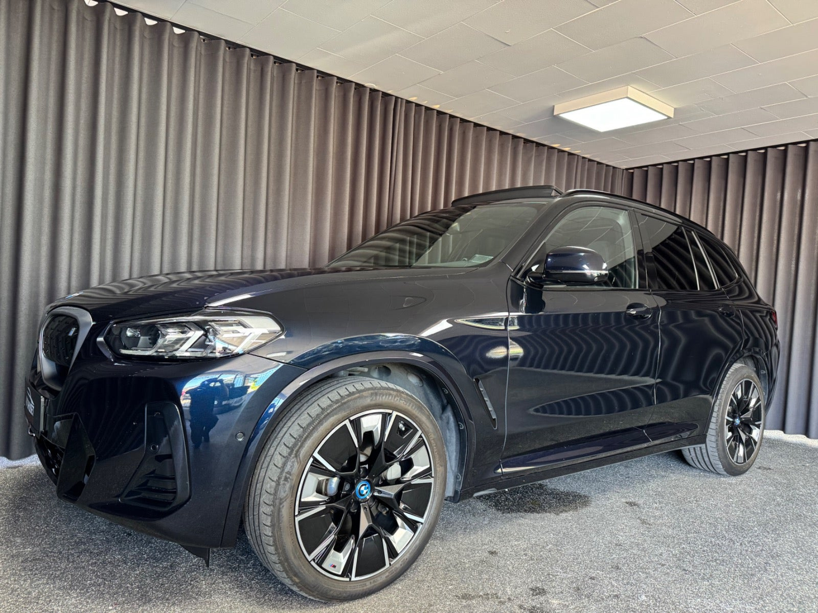 Sort BMW iX3 fra 2023