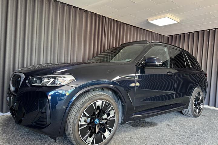 Sort BMW iX3 fra 2023