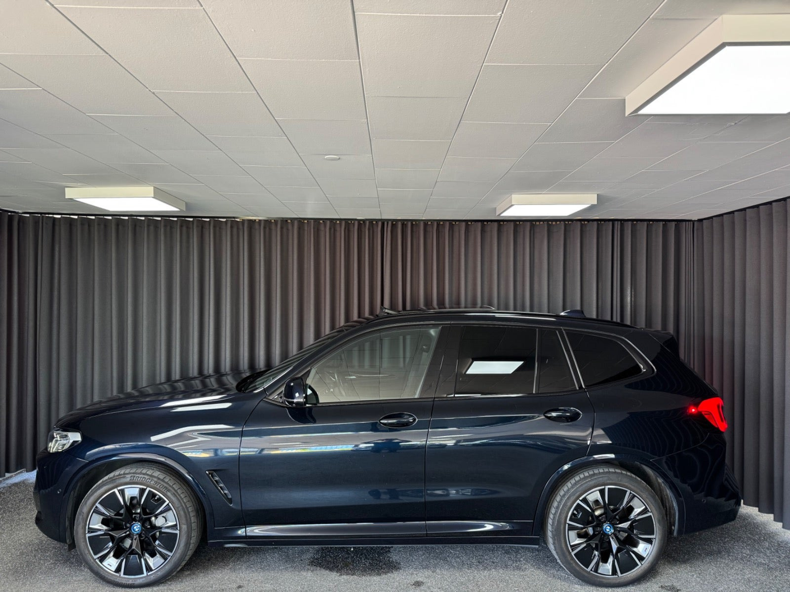 Sort BMW iX3 fra 2023