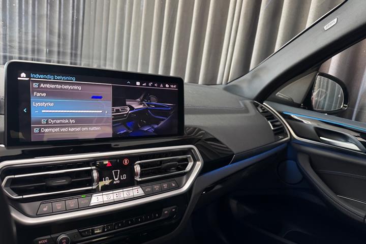 Sort BMW iX3 fra 2023