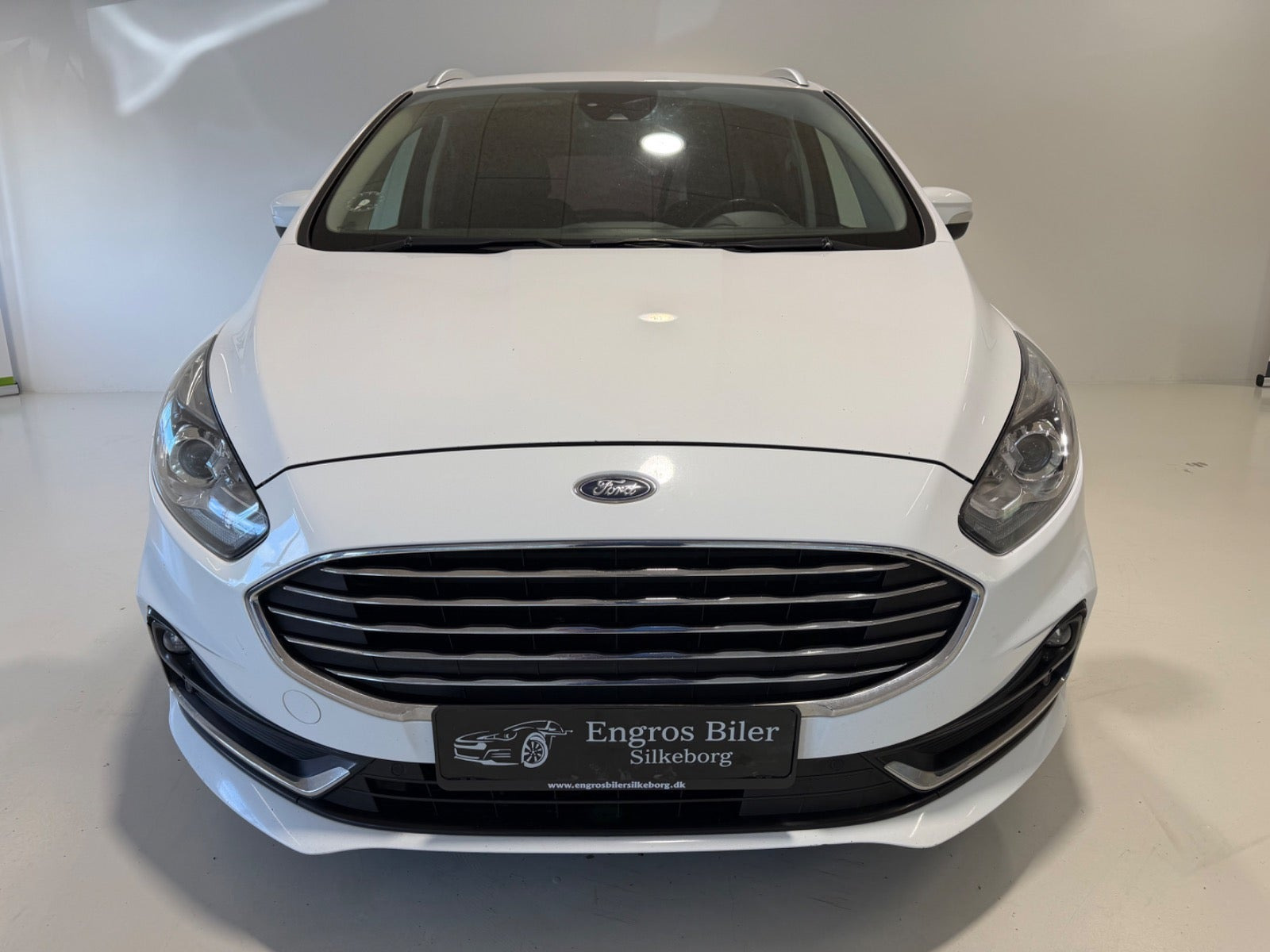 Hvid Ford S-MAX fra 2021
