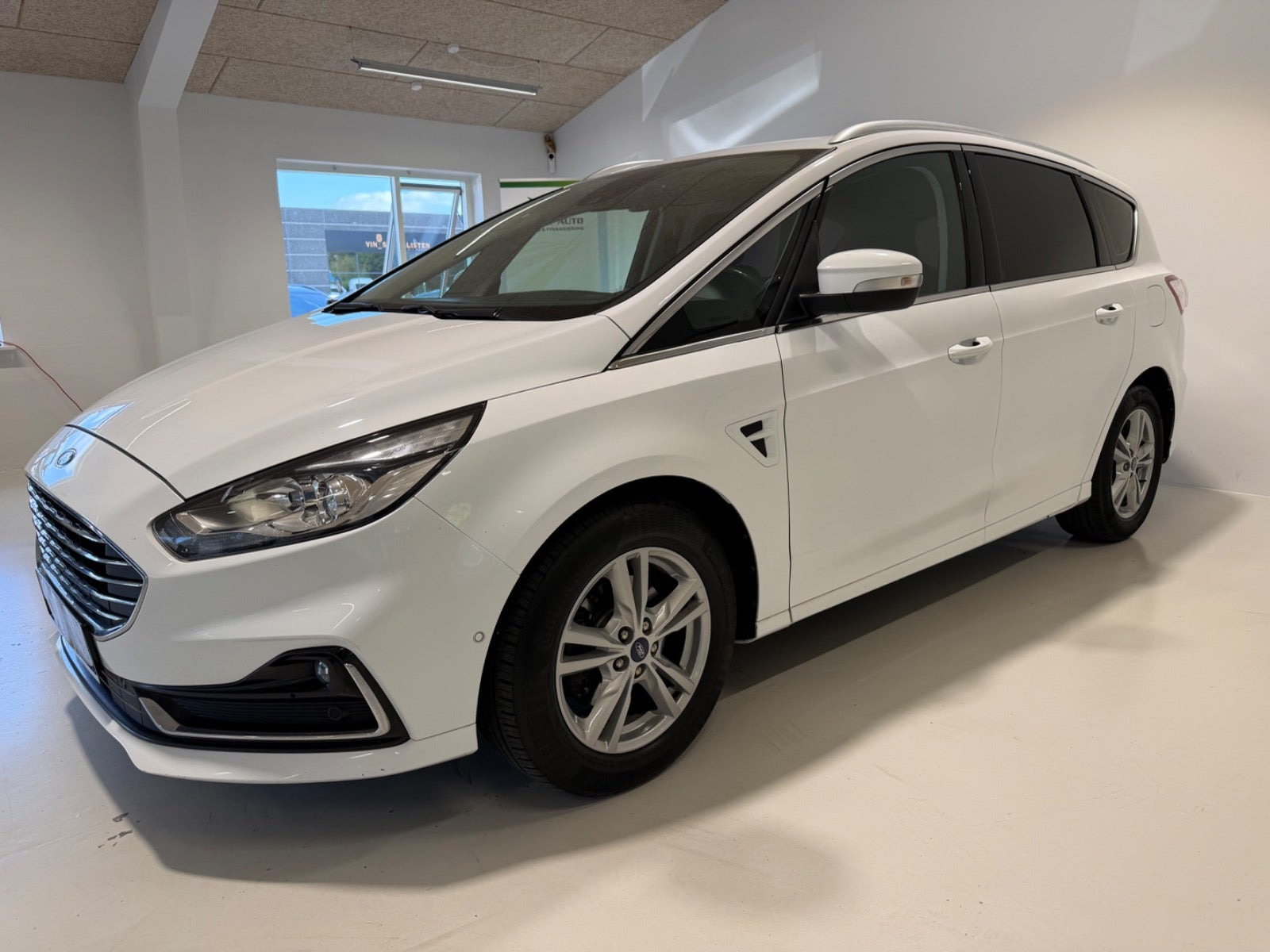 Hvid Ford S-MAX fra 2021
