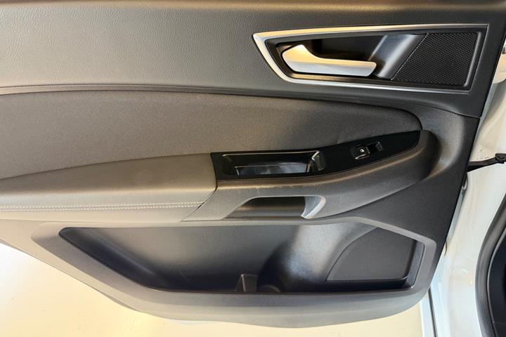 Hvid Ford S-MAX fra 2021