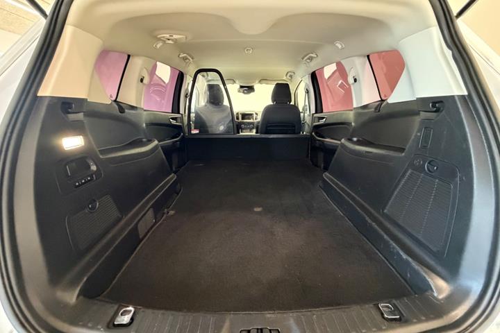 Hvid Ford S-MAX fra 2021