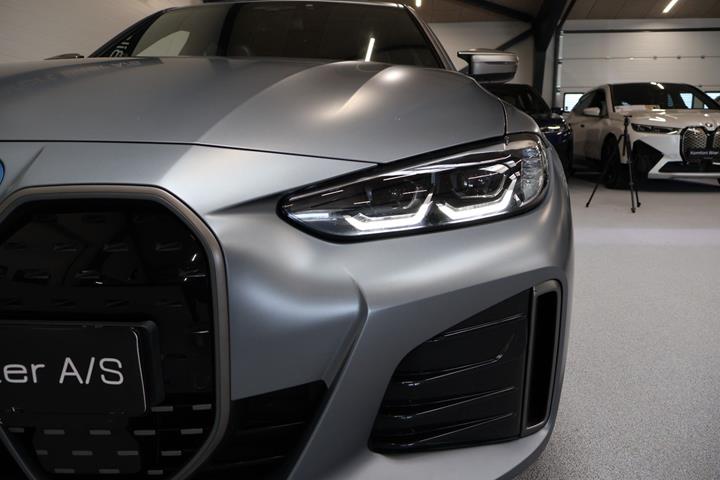 Grå BMW i4 fra 2022
