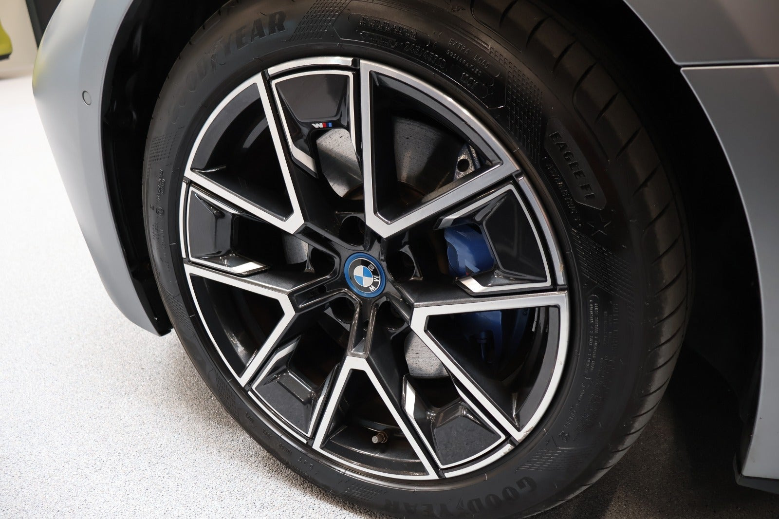 Grå BMW i4 fra 2022