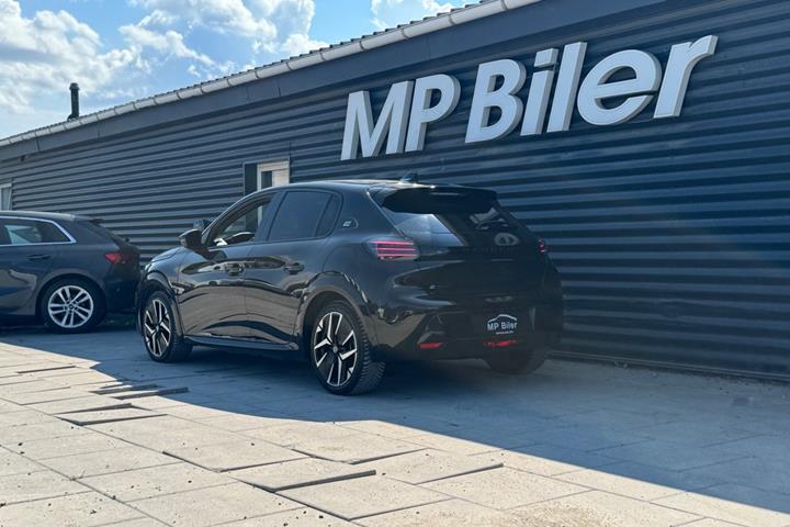 Sort Peugeot e-208 fra 2024
