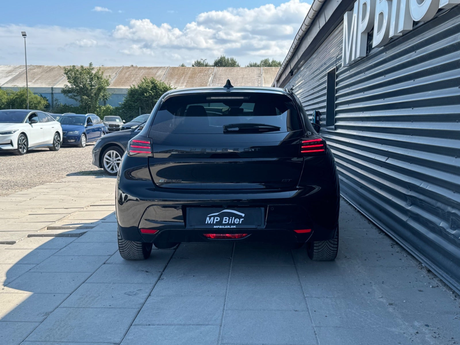 Sort Peugeot e-208 fra 2024