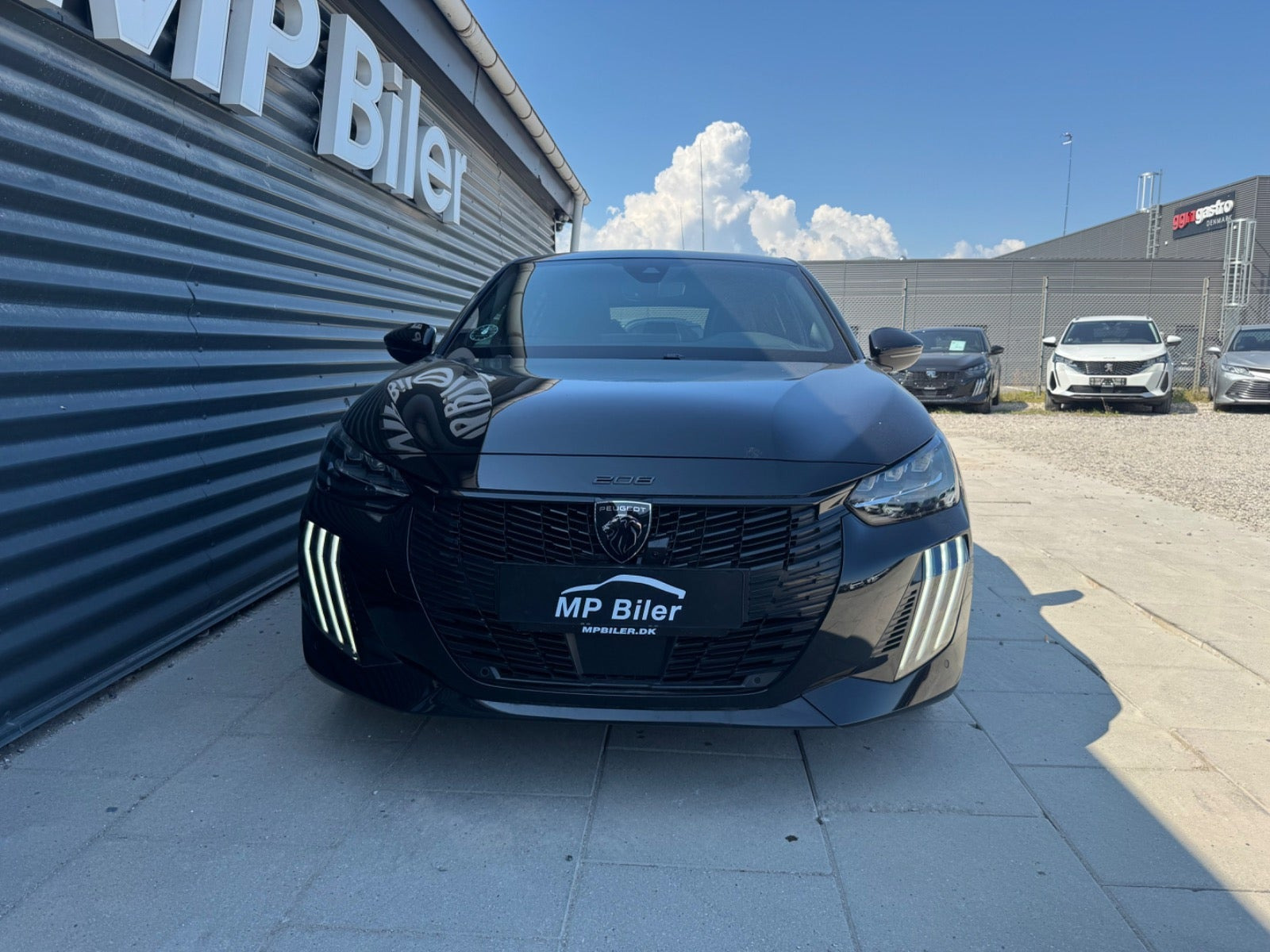 Sort Peugeot e-208 fra 2024