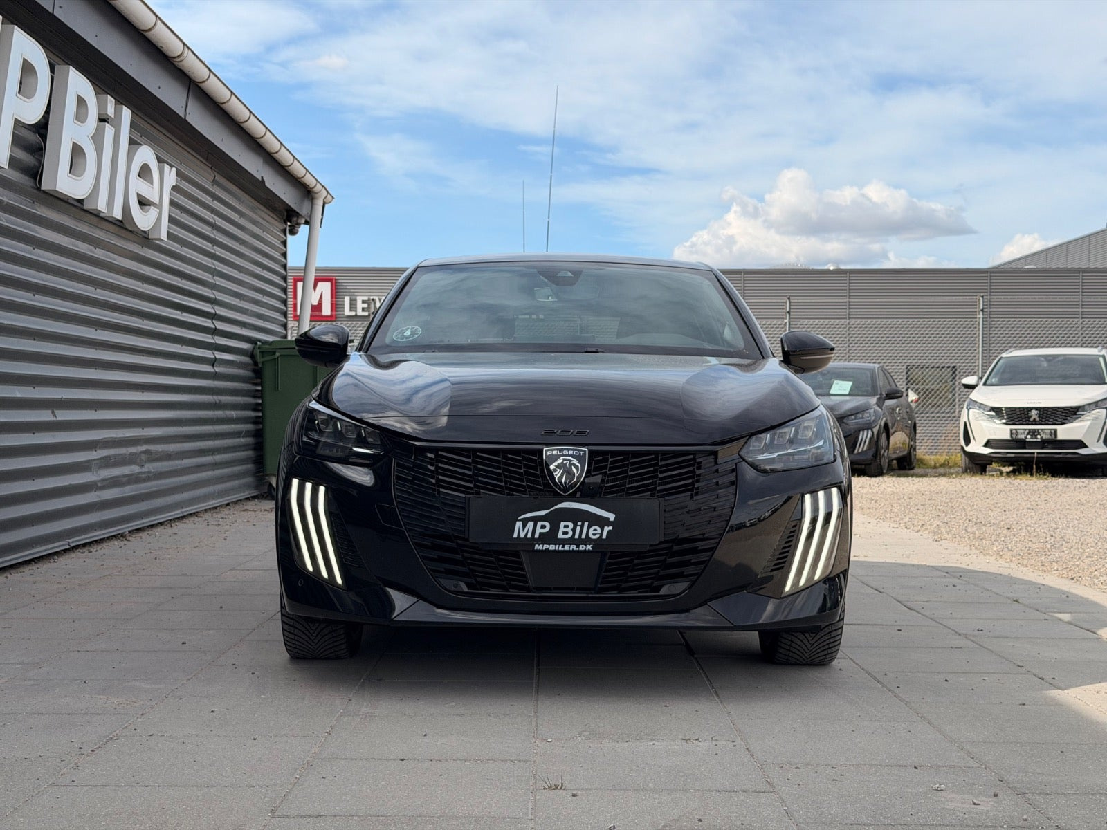 Sort Peugeot e-208 fra 2024