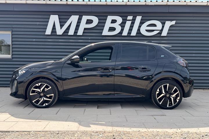 Sort Peugeot e-208 fra 2024