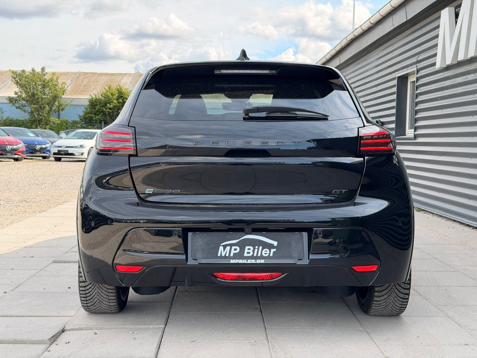 Sort Peugeot e-208 fra 2024