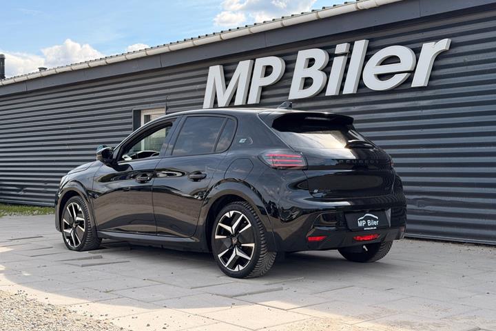 Sort Peugeot e-208 fra 2024