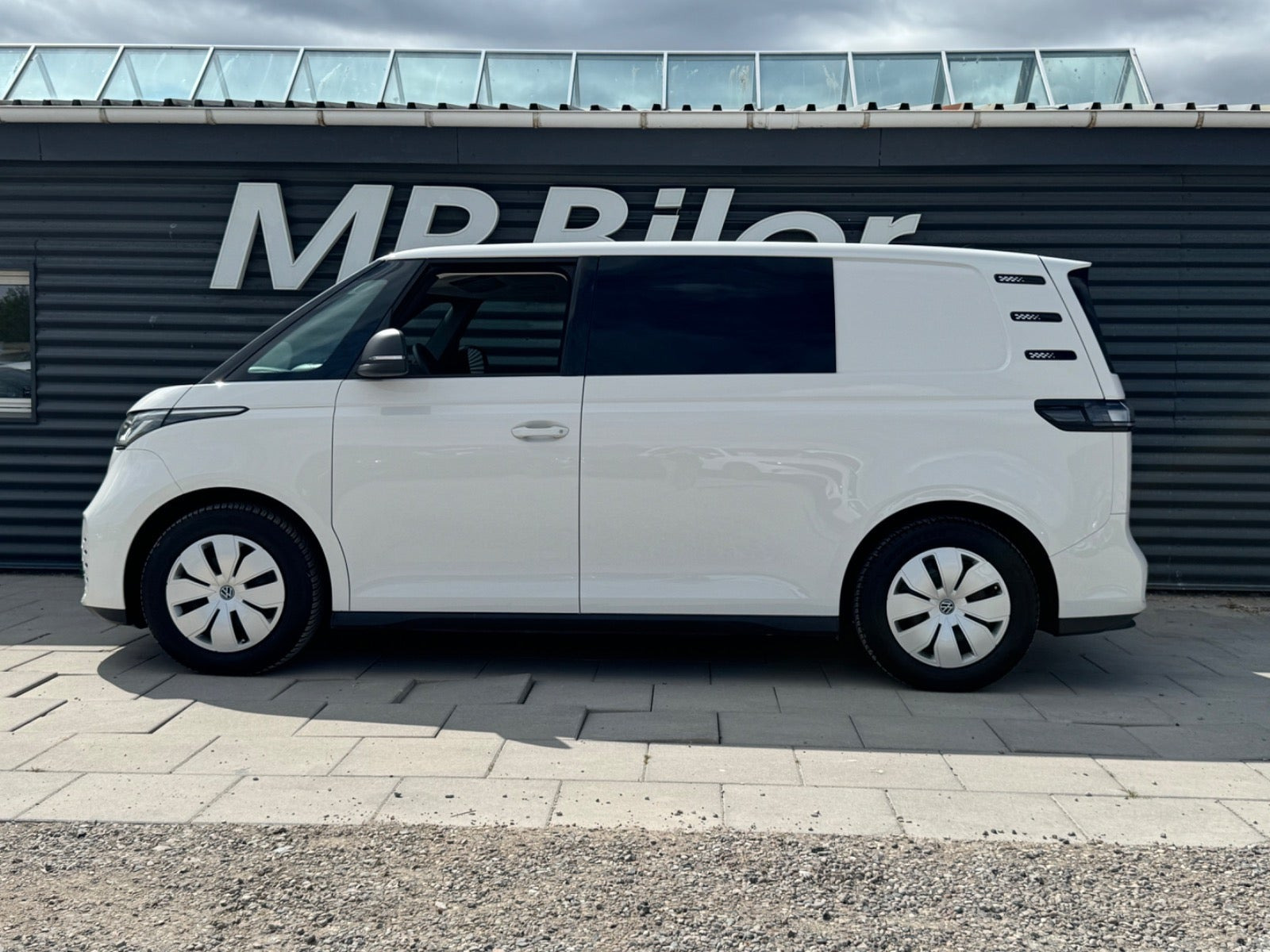 Hvid VW ID.Buzz fra 2024