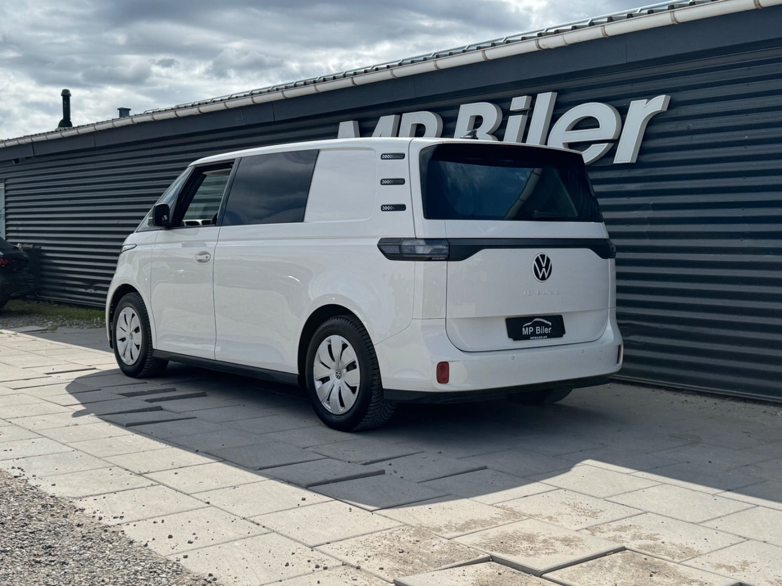 Hvid VW ID.Buzz fra 2024