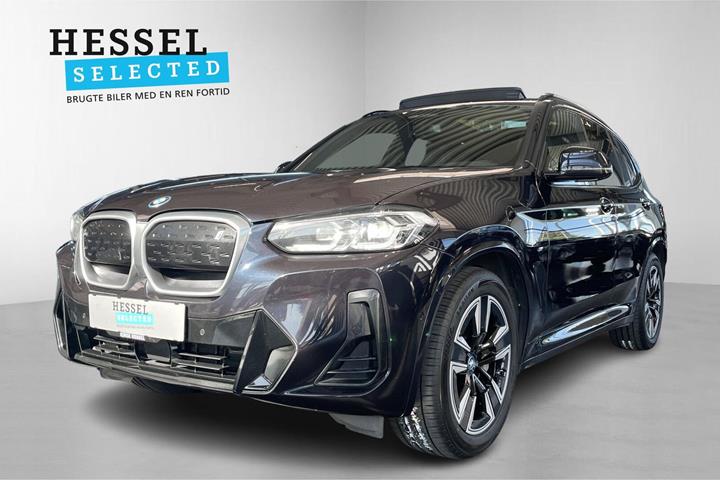 Sort BMW iX3 fra 2023 set udefra