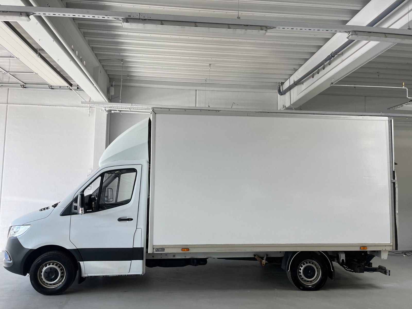Hvid Mercedes Sprinter 317 fra 2020