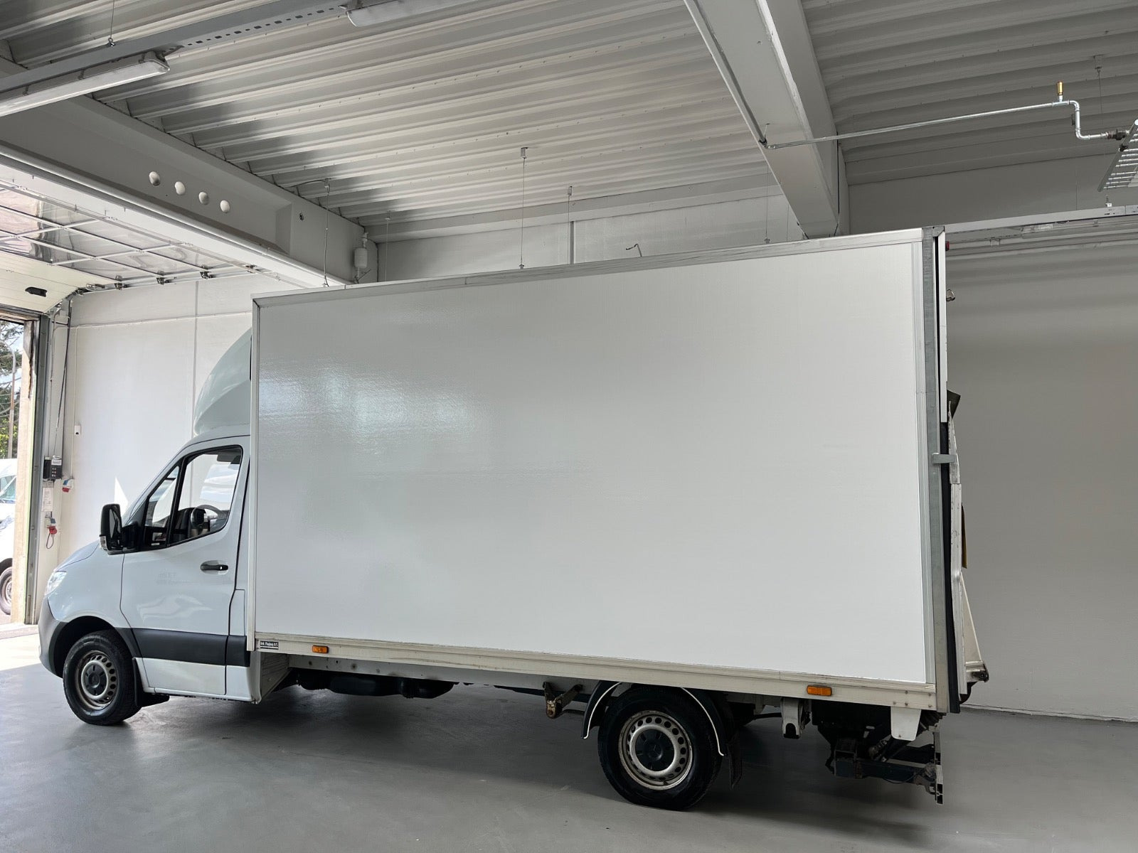 Hvid Mercedes Sprinter 317 fra 2020